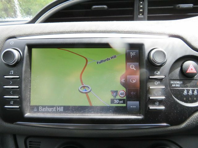 Toyota Yaris Vvt-i Icon Tech Sat Nav , Reverse Camera , Fro Grey #8