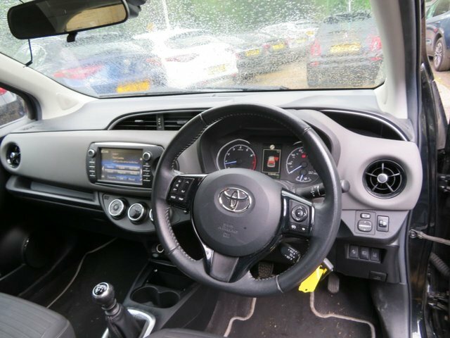 Toyota Yaris Vvt-i Icon Tech Sat Nav , Reverse Camera , Fro Grey #17