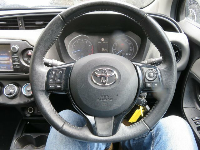 Toyota Yaris Vvt-i Icon Tech Sat Nav , Reverse Camera , Fro Grey #21