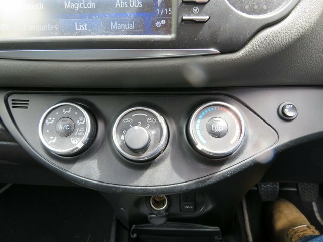 Toyota Yaris Vvt-i Icon Tech Sat Nav , Reverse Camera , Fro Grey #27