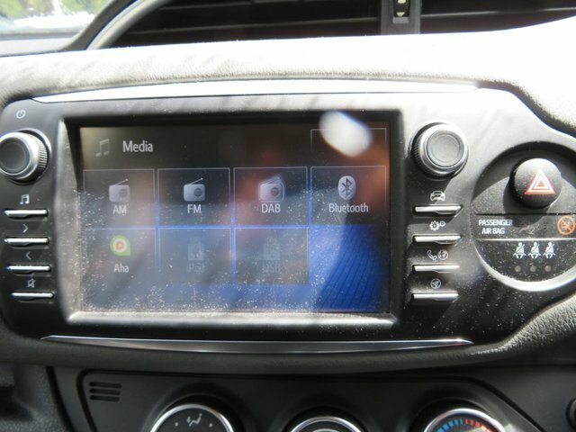 Toyota Yaris Vvt-i Icon Tech Sat Nav , Reverse Camera , Fro Grey #25