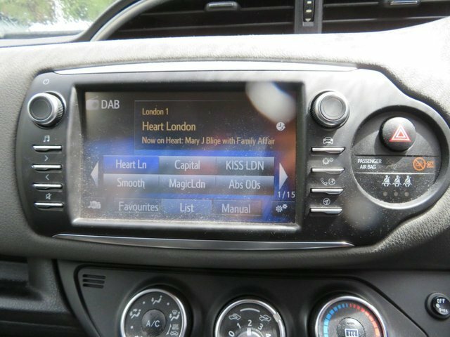 Toyota Yaris Vvt-i Icon Tech Sat Nav , Reverse Camera , Fro Grey #26