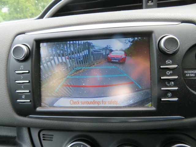 Toyota Yaris Vvt-i Icon Tech Sat Nav , Reverse Camera , Fro Grey #11