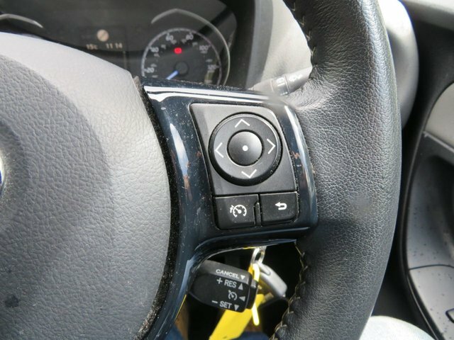 Toyota Yaris Vvt-i Icon Tech Sat Nav , Reverse Camera , Fro Grey #23