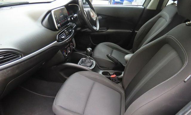 Fiat Tipo 2019 1.4 Mpi Easy Plus Hatchback Grey #2
