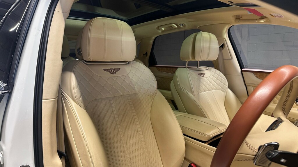 Bentley Bentayga 6.0 W12 White #2