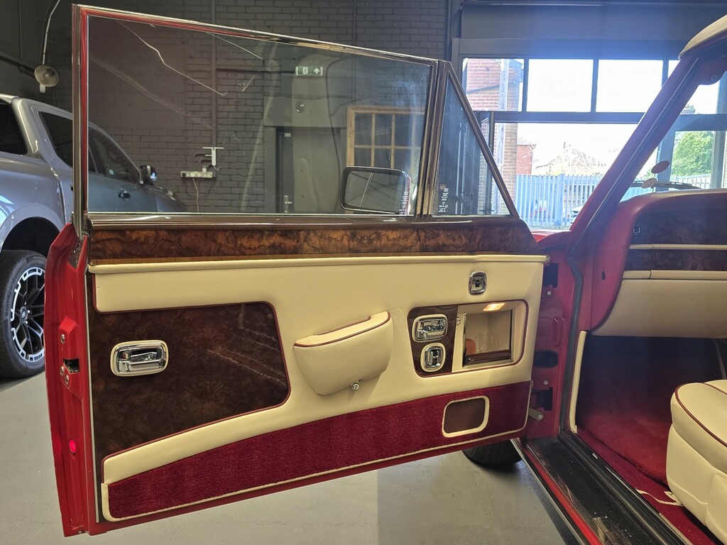 Rolls-Royce Corniche II 6.8 V8 Convertible Blue #24