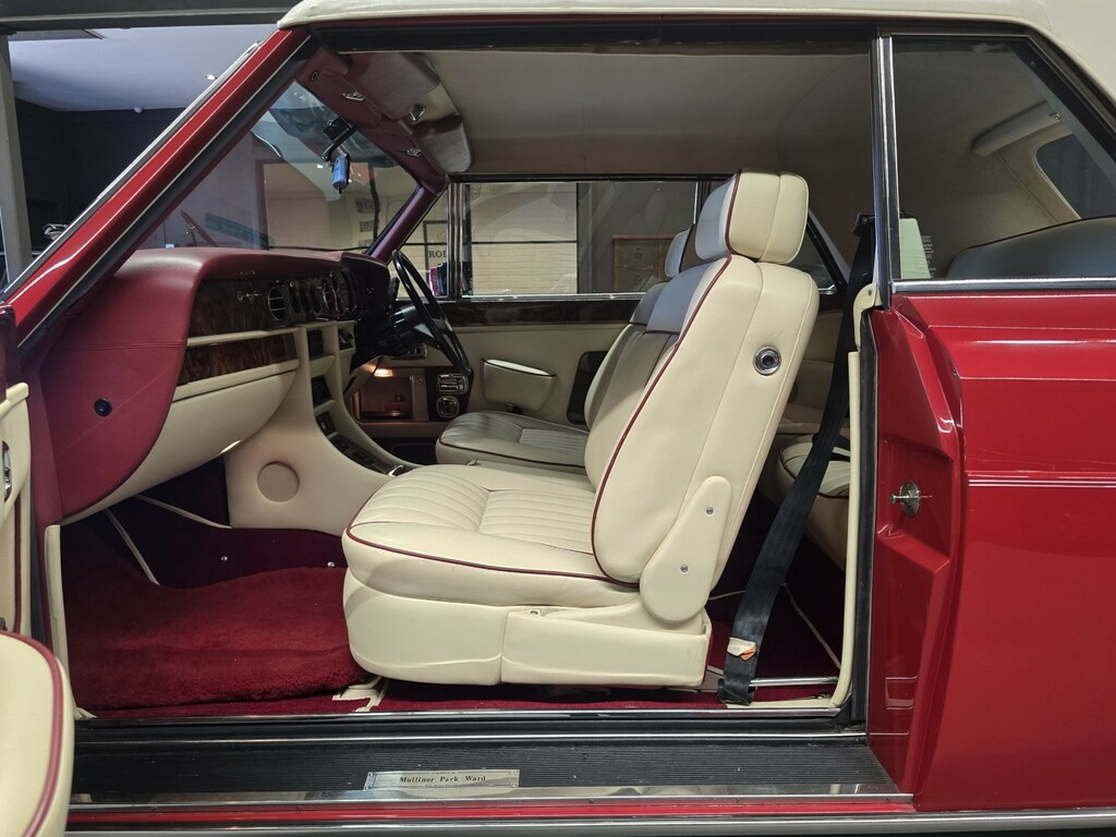 Rolls-Royce Corniche II 6.8 V8 Convertible Blue #28