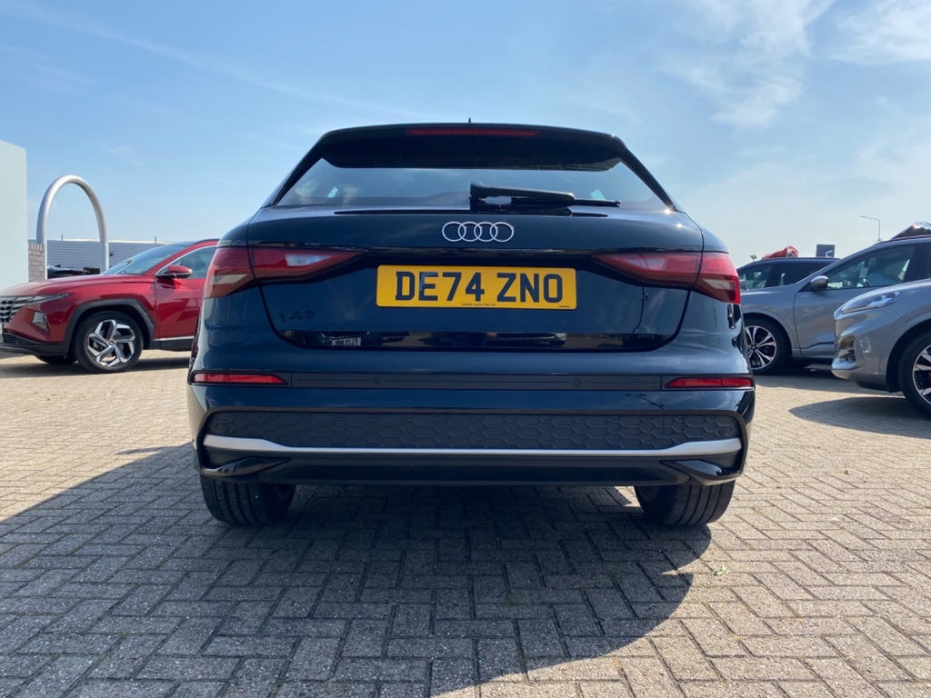 Audi A3 30 Tfsi Sport DE74ZNO Black #4