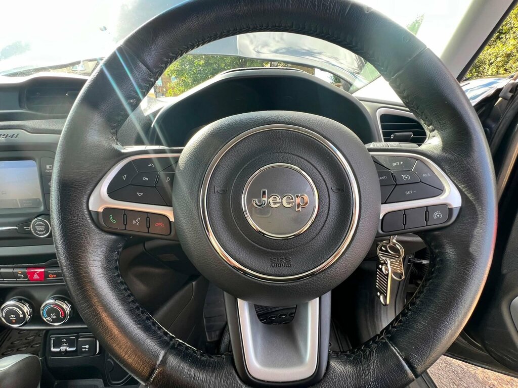 Jeep Renegade Longitude White #16