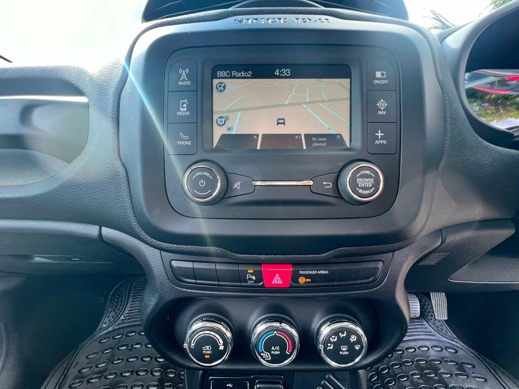 Jeep Renegade Longitude White #17