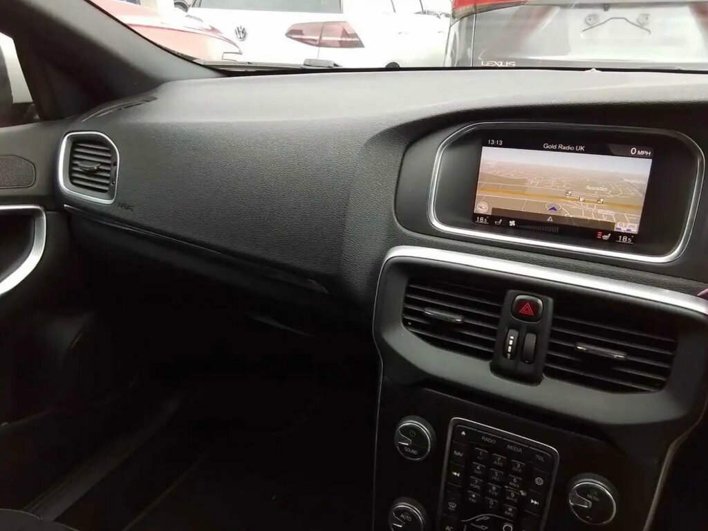 Volvo V40 2.0 T2 R-design Nav Plus Euro 6 Ss Red #3