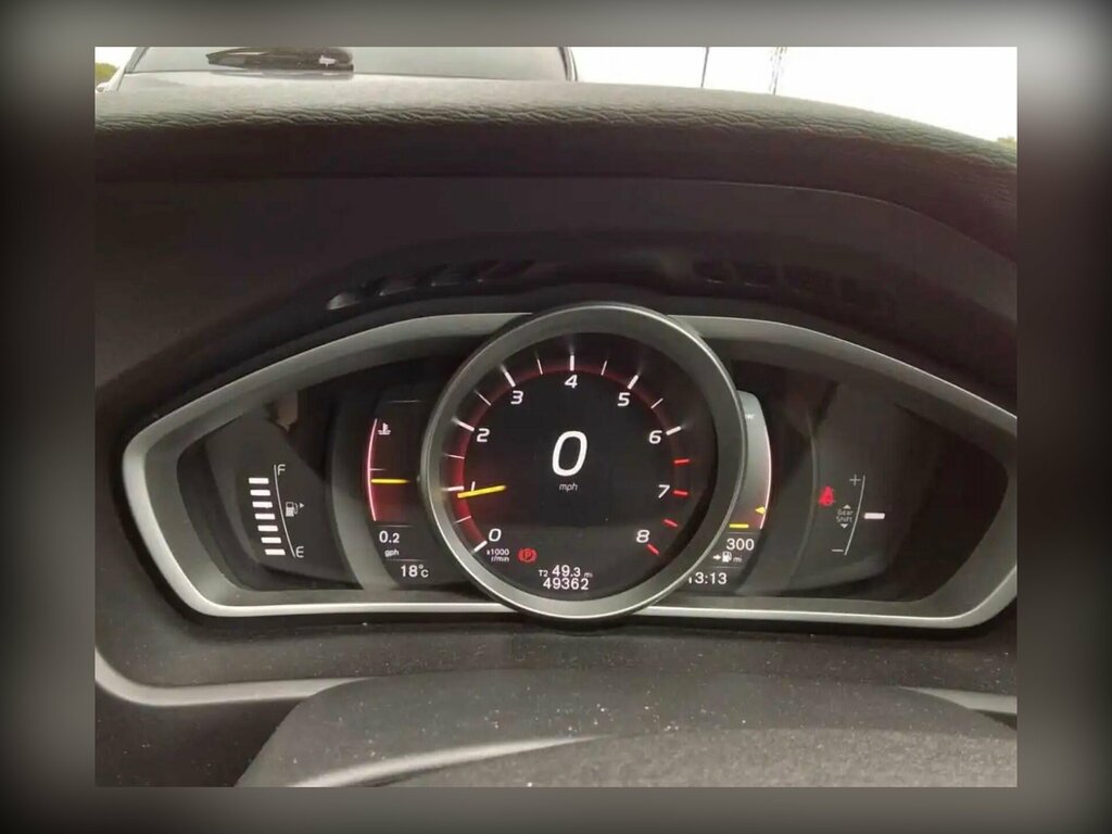 Volvo V40 2.0 T2 R-design Nav Plus Euro 6 Ss Red #2