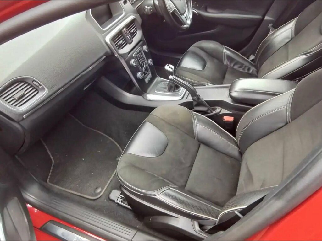 Volvo V40 2.0 T2 R-design Nav Plus Euro 6 Ss Red