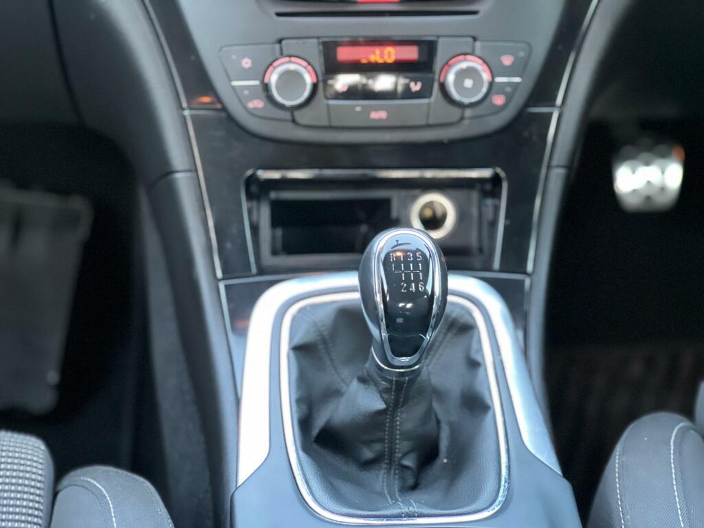 Vauxhall Insignia Hatchback Red #31