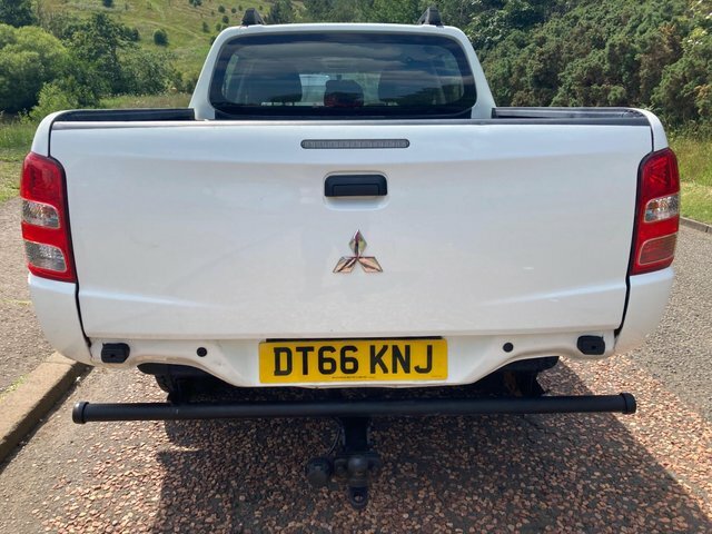 Mitsubishi L200 2017 2.4 Di-d Dc 4Life 4Wd Euro 6 Ss White #3