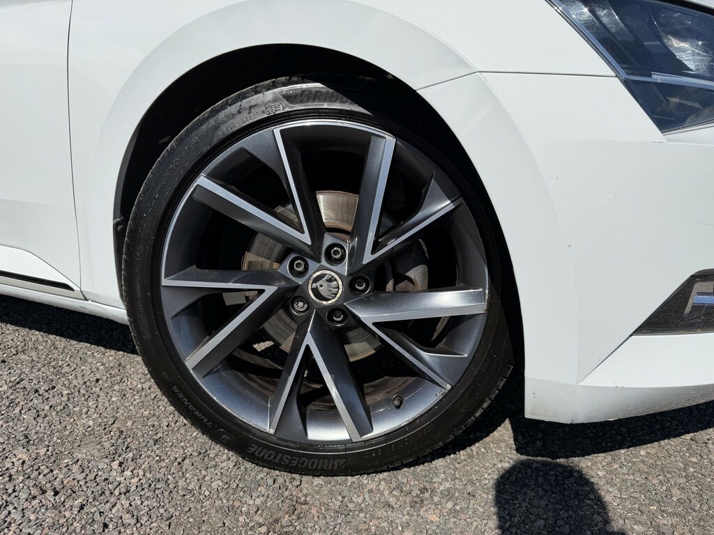 Skoda Superb 2.0 Tdi Sportline White #3