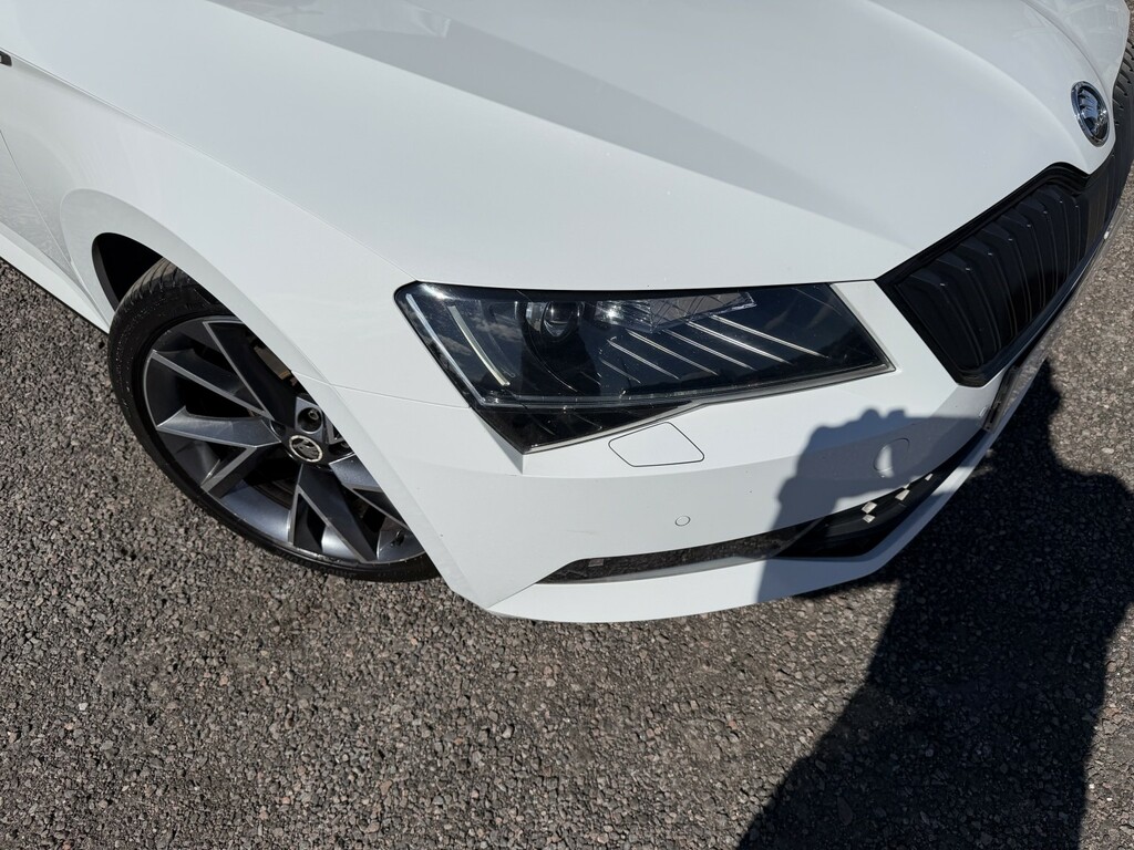 Skoda Superb 2.0 Tdi Sportline White #2