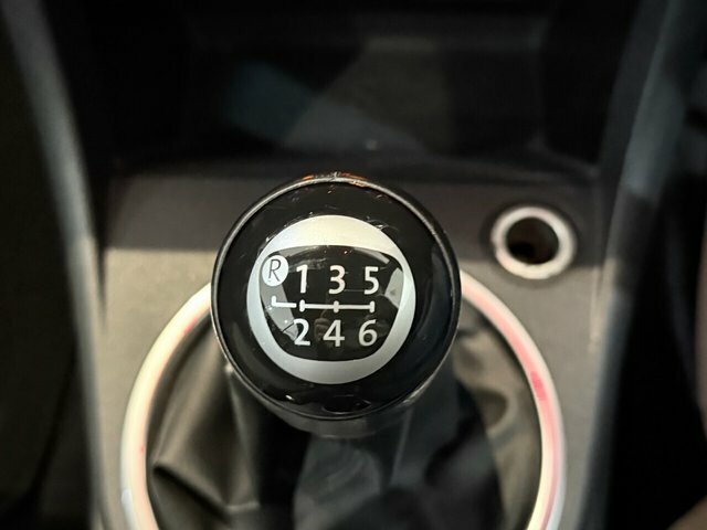 Volkswagen Beetle Hatchback 1.2 White #24