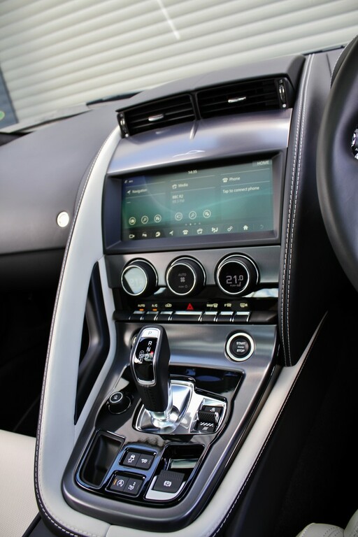 Jaguar F-Type 2.0 P300 R-dynamic Black Black #17