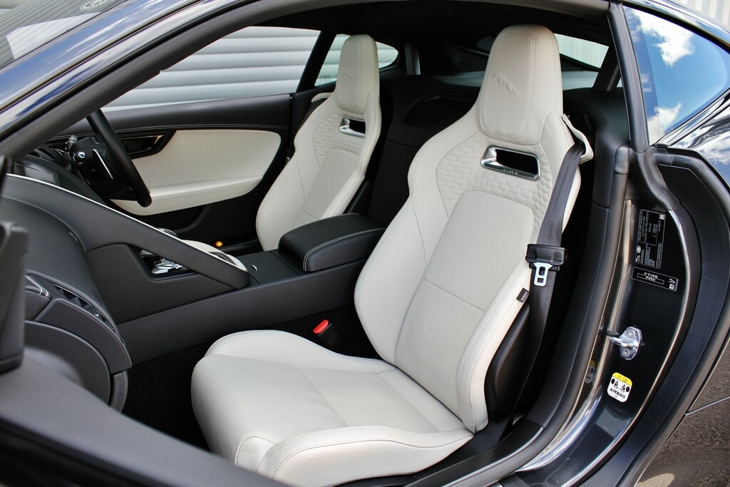 Jaguar F-Type 2.0 P300 R-dynamic Black Black #26
