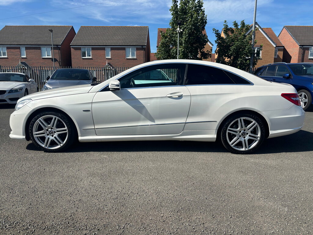 Mercedes-Benz E Class E Class Saloon White #5