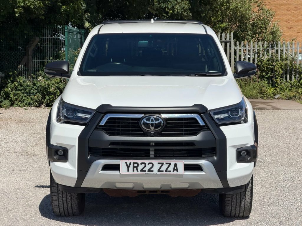 Toyota HILUX 2.8L Invincible X YR22ZZA White #2