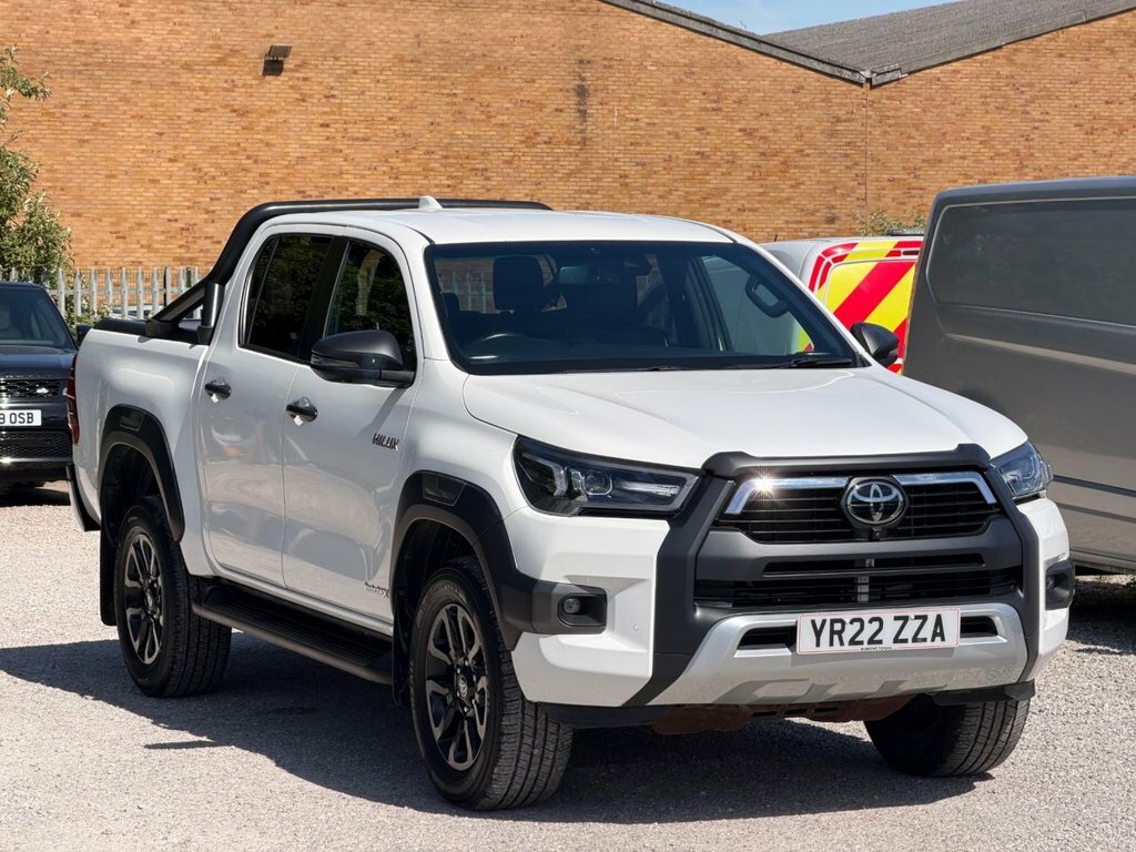 Toyota HILUX 2.8L Invincible X White