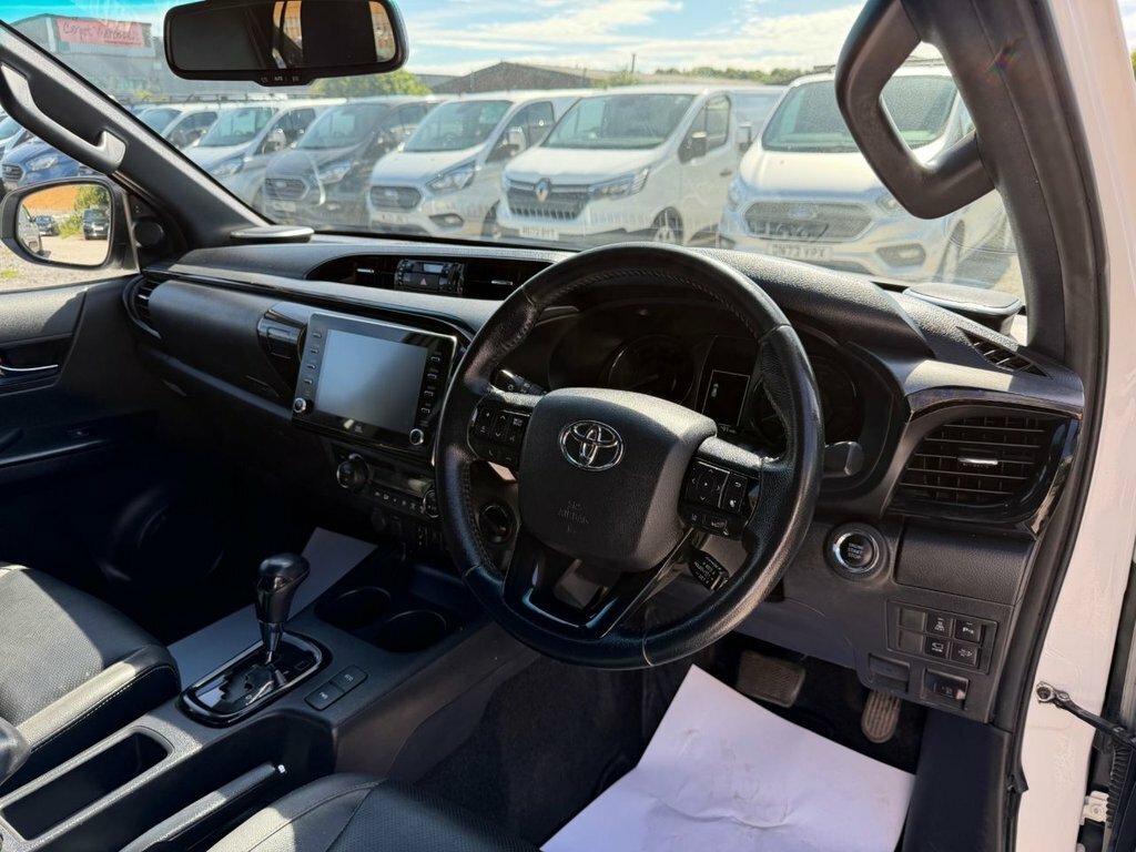 Toyota HILUX 2.8L Invincible X YR22ZZA White #5