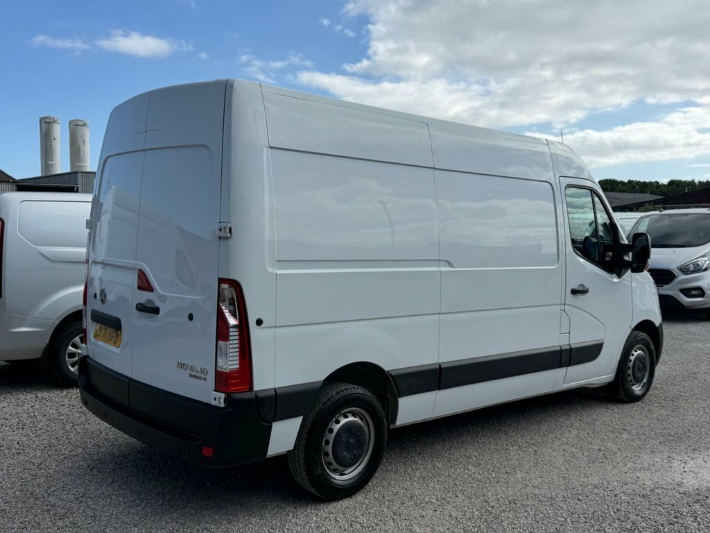Vauxhall Movano 2.3L Edition White #6