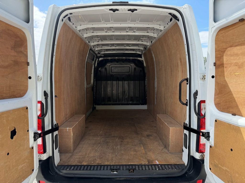 Renault Master Lm35dci 135 Business Medium Roof Van White #22