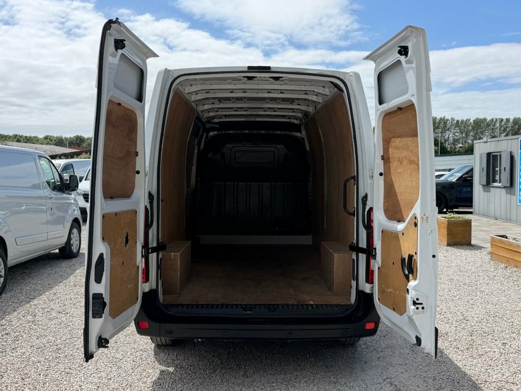 Renault Master Lm35dci 135 Business Medium Roof Van White #18