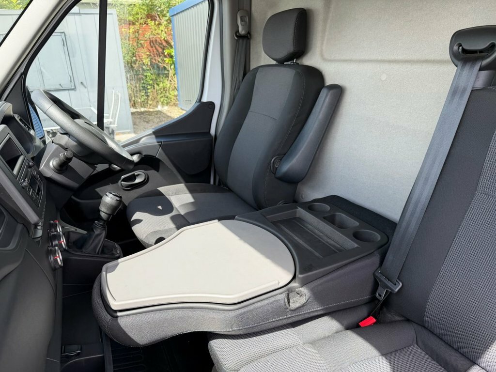 Renault Master Lm35dci 135 Business Medium Roof Van White #25