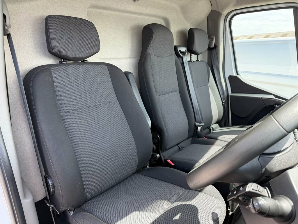 Renault Master Lm35dci 135 Business Medium Roof Van White #19