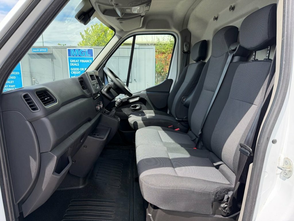 Renault Master Lm35dci 135 Business Medium Roof Van White #27