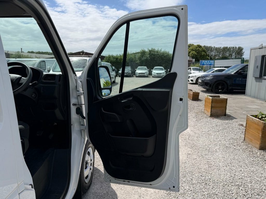 Renault Master Lm35dci 135 Business Medium Roof Van White #17