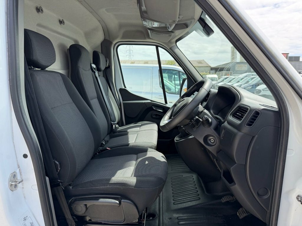 Renault Master Lm35dci 135 Business Medium Roof Van White #20