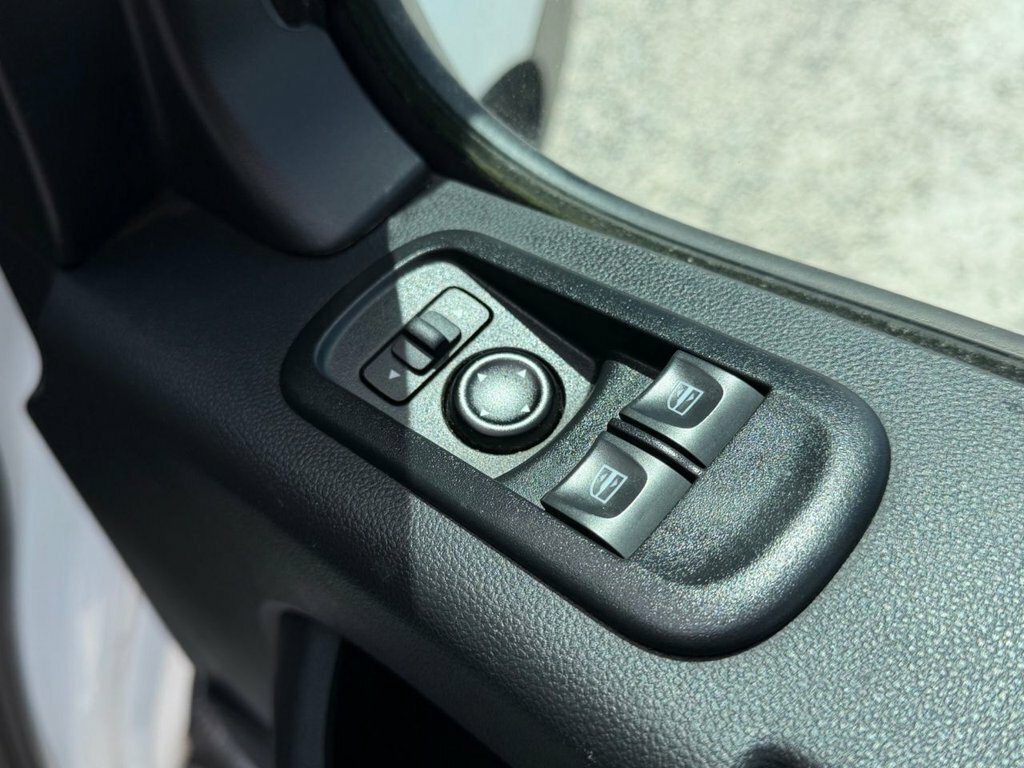 Renault Master Lm35dci 135 Business Medium Roof Van White #16