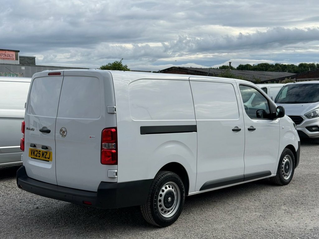 Vauxhall Vivaro 2.0 Turbo D Pro Xl Panel Van 6Dr Lwb Silver #17