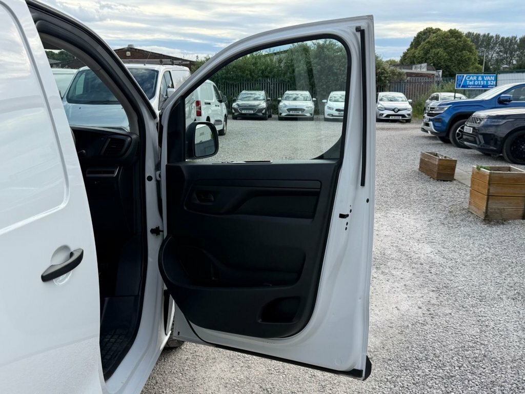Vauxhall Vivaro 2.0 Turbo D Pro Xl Panel Van 6Dr Lwb Silver #42