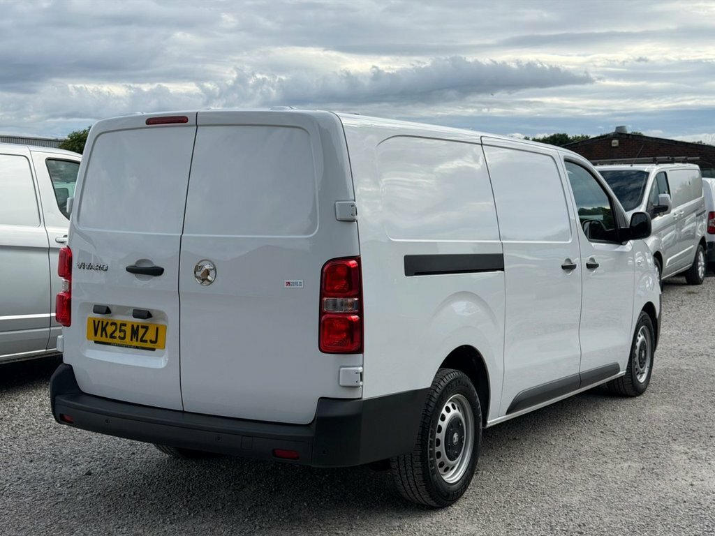 Vauxhall Vivaro 2.0 Turbo D Pro Xl Panel Van 6Dr Lwb Silver #30