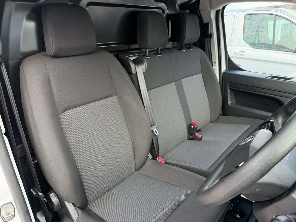 Vauxhall Vivaro 2L Prime 6Dr White #6