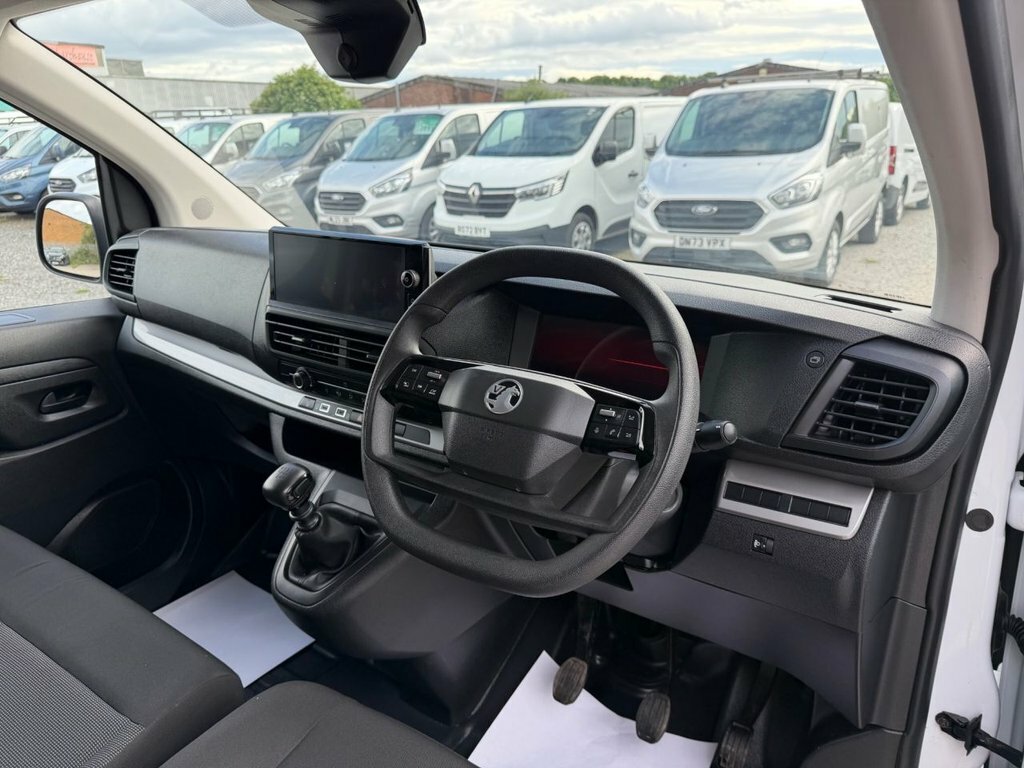 Vauxhall Vivaro 2L Prime 6Dr White #5