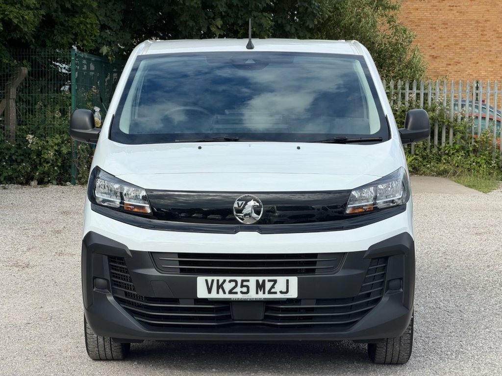 Vauxhall Vivaro 2L Prime 6Dr White #2