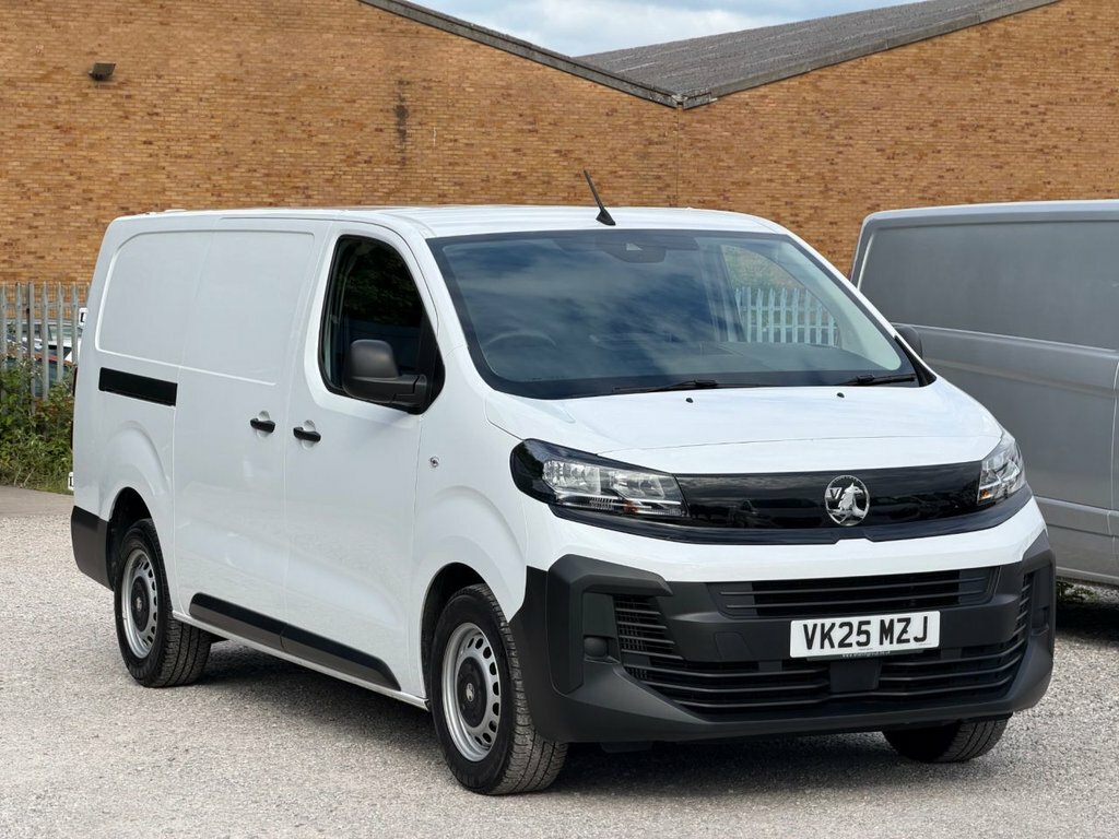 Vauxhall Vivaro 2L Prime 6Dr White