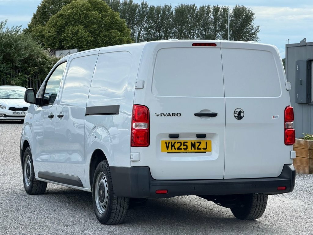 Vauxhall Vivaro 2L Prime 6Dr White #4
