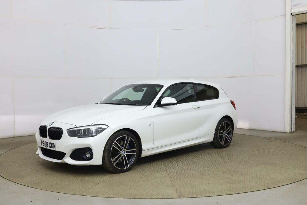 BMW 1 Series Hatchback 1.5 118I M Sport Shadow Edition Eur White