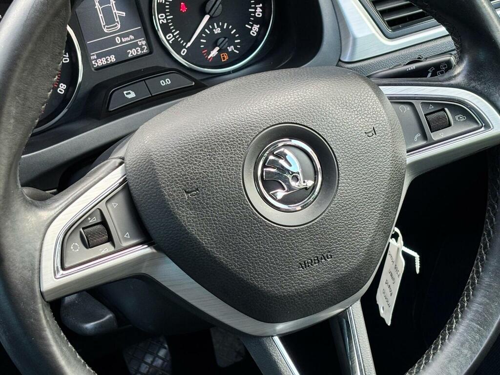 Skoda Rapid Spaceback 1.6L Se White #11
