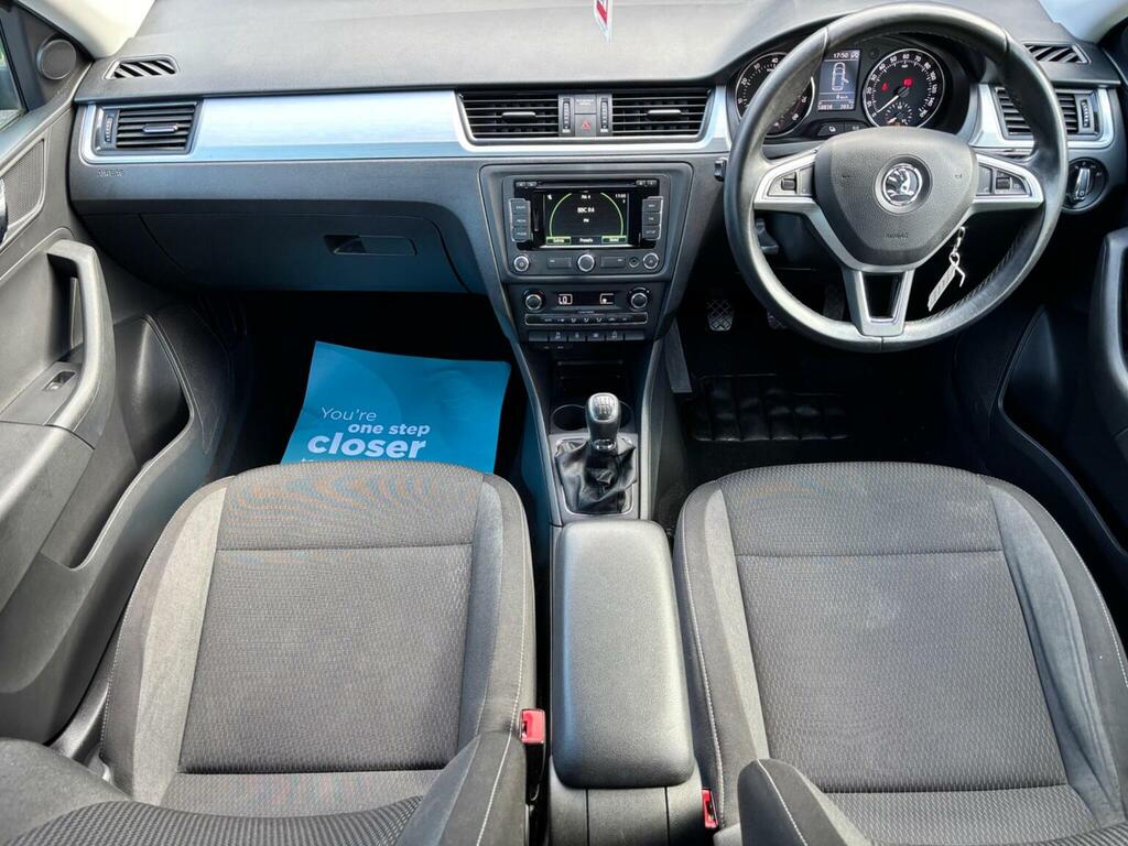 Skoda Rapid Spaceback 1.6L Se White #7