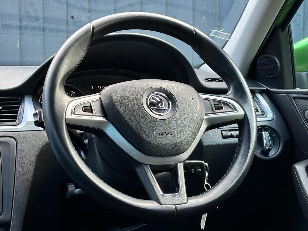 Skoda Rapid Spaceback 1.6L Se White #10